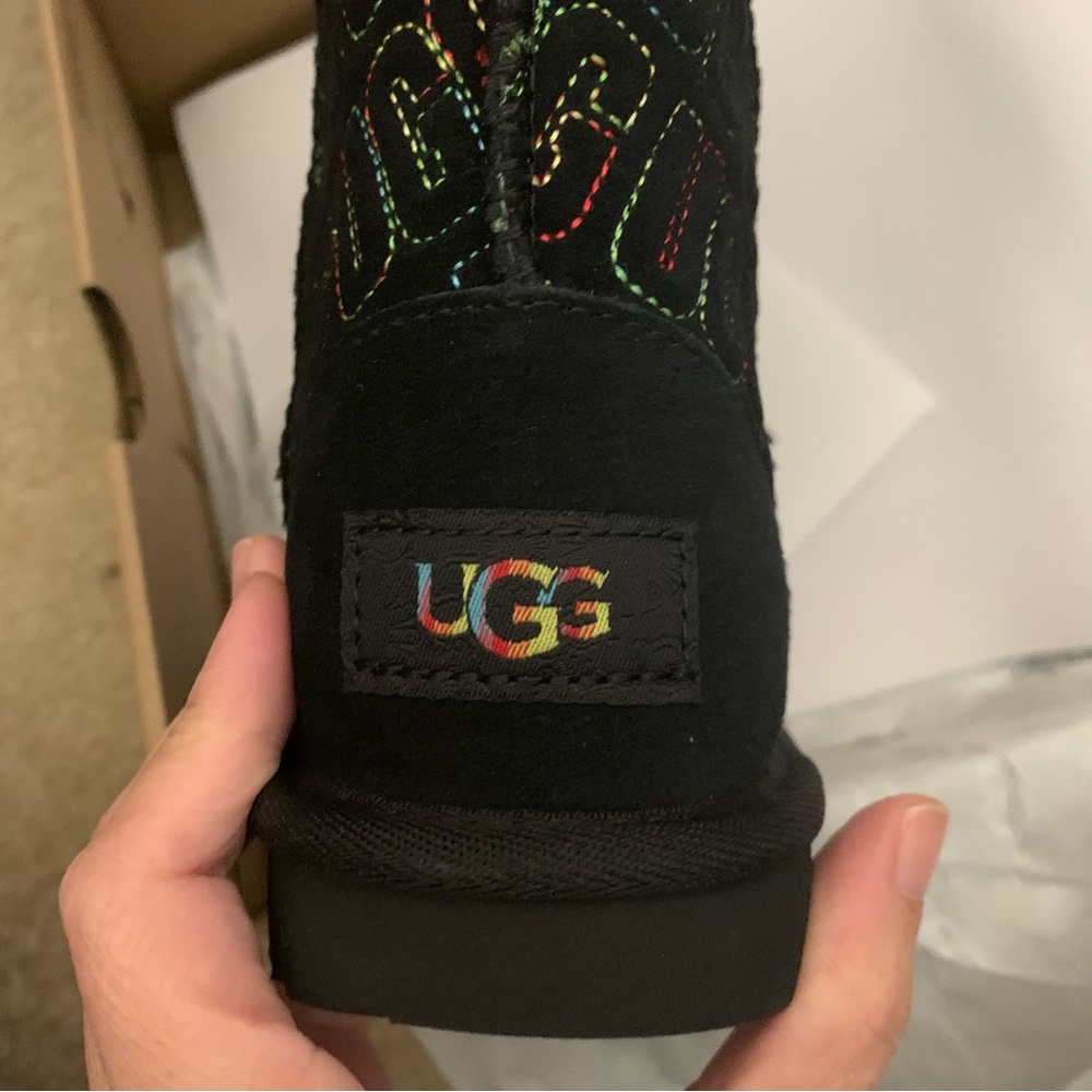 Ugg Kids Classic II Graphic Stitch Boot - Picture 2 of 5